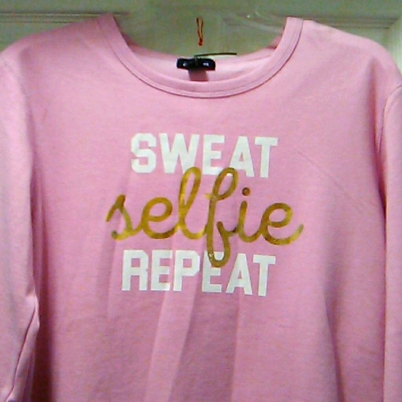 Tops - Nwt Pink Sweatshirt (M)